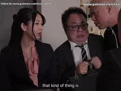 Asiaflittchen verführt zwei Mitarbeiter