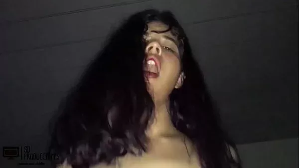 Mi hermanastro me despierta para follarme el coño