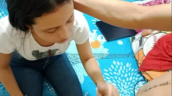 PORNO CASERO CON JOVEN HERMANASTRA COLOMBIANA DE COÑO ROSADITO Y DEPILADO, QUE RICO ME LA FOLLO – XNXX AMATEUR