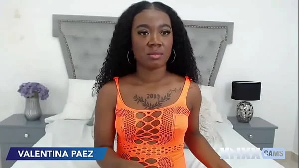 XNXXCams – Valentina Paez – Tattooed Ebony Goddess Gives Herself Toe-curling Pleasure
