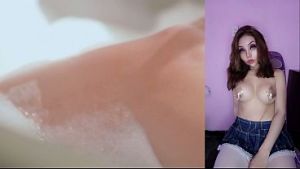 Asiática caliente le entrega la prueba de amor a su amante