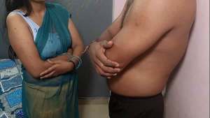 Bhabhi came for room rent got her pussy fucked by the landlord to reduce the rent