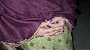 Chikni aunty k Big boobs ka amateur masaj hindi talking k sath, Netu and Hubby desi boobs massag mms