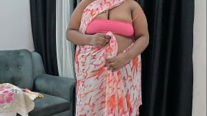 desi aunty showing tits