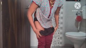 Desi bhabhi sex in bathroom