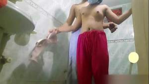 Desi Indian slim girl In Bathroom Early Morning Sex Before Office Work