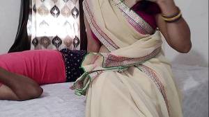 असंतुष्ट ग्रामीण भाभी दिया पति को धोखा, हिंदी ऑडियो के साथ साड़ी में देवर के साथ सेक्स किया