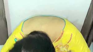 पंजाबी मोसी आई मेरे हॉस्टल वाले रूम में और मेरे लंड को देख कर नंगी हो गई और बोली मुझे बड़े लंड के साथ चुदाई कर दे