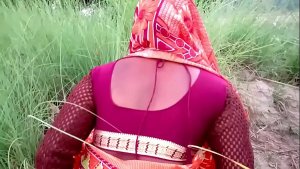 भाई की बीबी को खेत मे चोदा