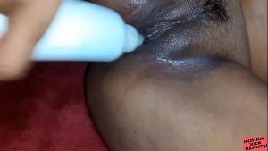 स्प्रे बोतल से देसी चाची की चूत की चुदाई