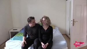 Endlich 18 Jahre und ihr erstes Fick Video !!