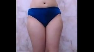 Hindi sex story bathroom me ungli se chudai