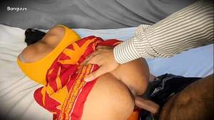 Indian Bhabhi Fucking Delivery Boy in Doggy Style wearing Saree while her Husband is Out of tow