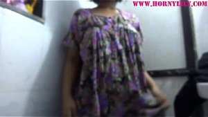 Indian girls shaves her asshole hair