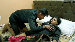 Indian Hot girl fucked by Hotel Service boy! Stranger Sex