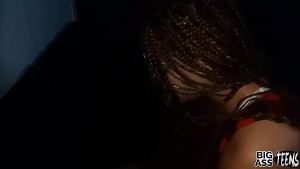 Puta hermana ninfomana me amarra y me coge se mete mi polla por su culo duro hasta correrme en su coño y en su boca traga y chupa leche la puta de mi hermanastra Xvideos Big Ass