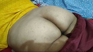 Sexy Desi Wife exposing her big ass and pussy to Hotel boy