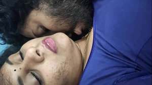 Sexy Tamil Aunty Gets Drilled by Flipkart Delivery Man in Saree Sex Romp