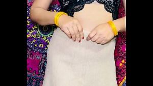 Solo desi lady wants a big dildo in her pussy