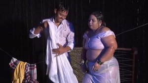 Sona Aunty ki wet boobs Hot show