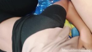 Wanita jilbab seksi dan montok mendesah ke enakan saat di crot di dalam