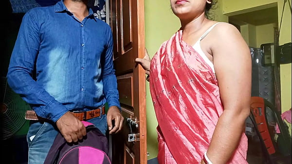 Bra salesman seduces step sister-in-law to Chudayi Indian porn in clear Hindi voice