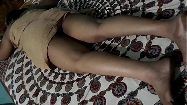 DESI HOUSEWIFE WITH BEAUTIFUL THIGHES