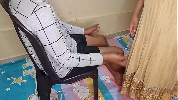 Didi fucked her pussy by luring her with 2000 rupees! in clear Hindi voice