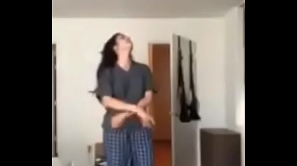 भाभी चुदाई के लिए अपने कपड़े निकालती है