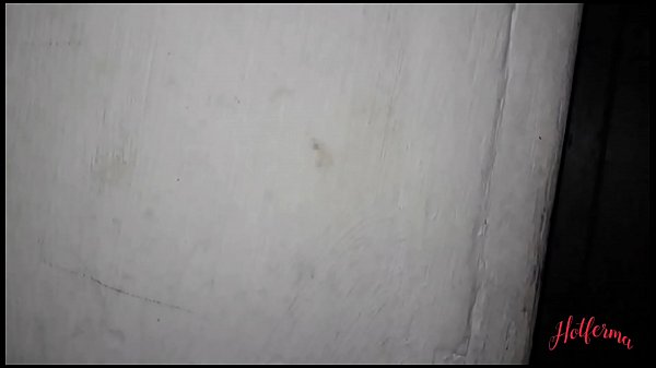 Ele espia a tia gostosa se arrumando, mas é pego no flagra e veja o que aconteceu