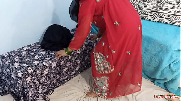 Found muslim StepSister inlaw Indian hot Sa Bhabhi erotic seducing and fingering in front of mirror