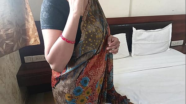 Indian Bhabhi in Saree Seduce Her Devar for Sex, Indian XXX Desi Chudai Hindi Porn