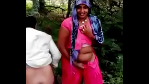 Indian desi couple having outdoor sex. Pados wali aunty ki chudai. Must watch.