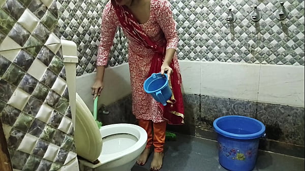 Indian Hot Nokrani Ki Chudai Malkin se in washroom