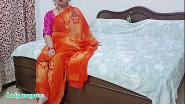 Mami gift ke Lalach mein Aaker Bhanje ko apni chut de baithi or daba kr sex hua