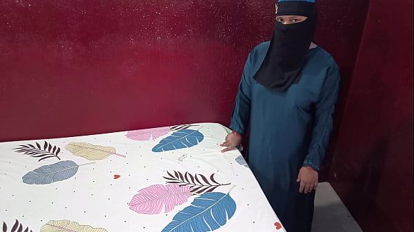 Muslim maid Bhabhi fucked by Maulvi for stealing anklet