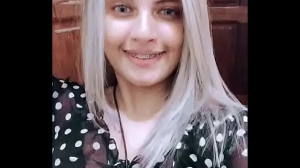novinha loira olhos azuis