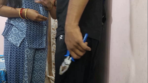 Pinki Bhabhi Seduces TV Mechanic For Sex because she inable to Pay Service Bill