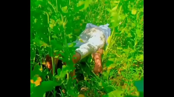 Randi ki chudai khet me