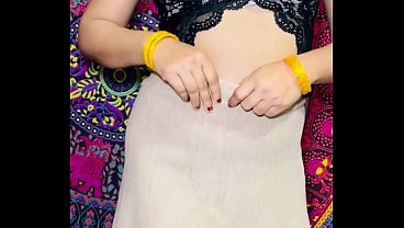 Solo desi lady wants a big dildo in her pussy