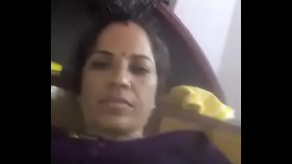 Suman Dhunwa sexy aunty