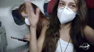 Safada gozando no avião escondida