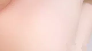 فقط با کون دادن میتونم به ارگاسم برسم وقتی آب داغ وارد کونم میشه