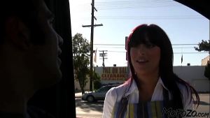 MOFOZO.com – This Is How To Pick Up A Waitress