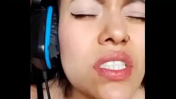 ME TOCO MIENTRAS VEO PORNO AQUI EN XVIDEOS CHORRO DE PLACER!