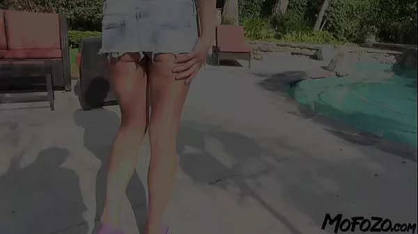 MOFOZO.com – 18 Year Old Amateur Gives A Blowjob After Her Massage